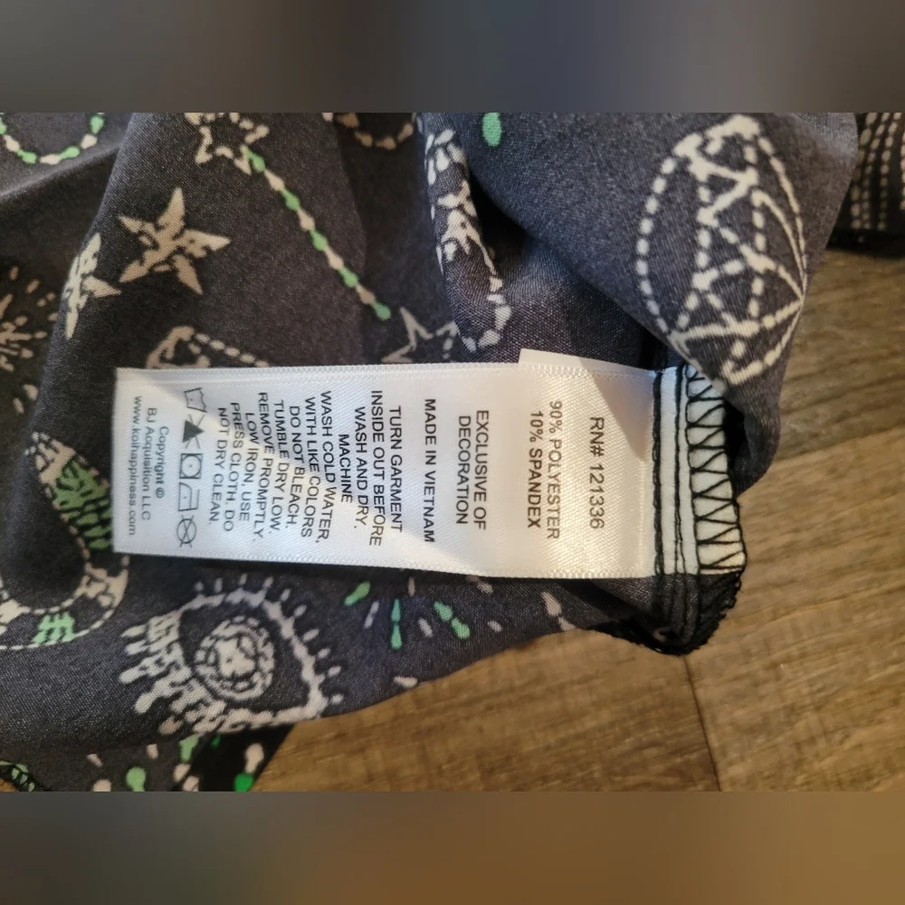 Women's Black Floral Top - Picture 12 of 12